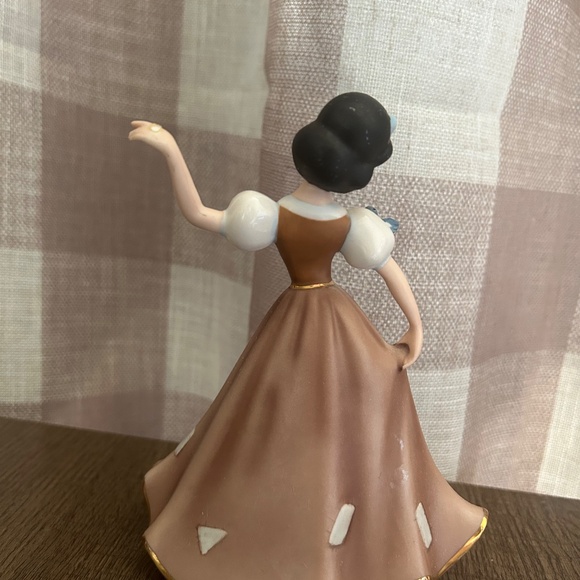 Snow White Disney 2005 Bradford Edition Collectable - Picture 2 of 4